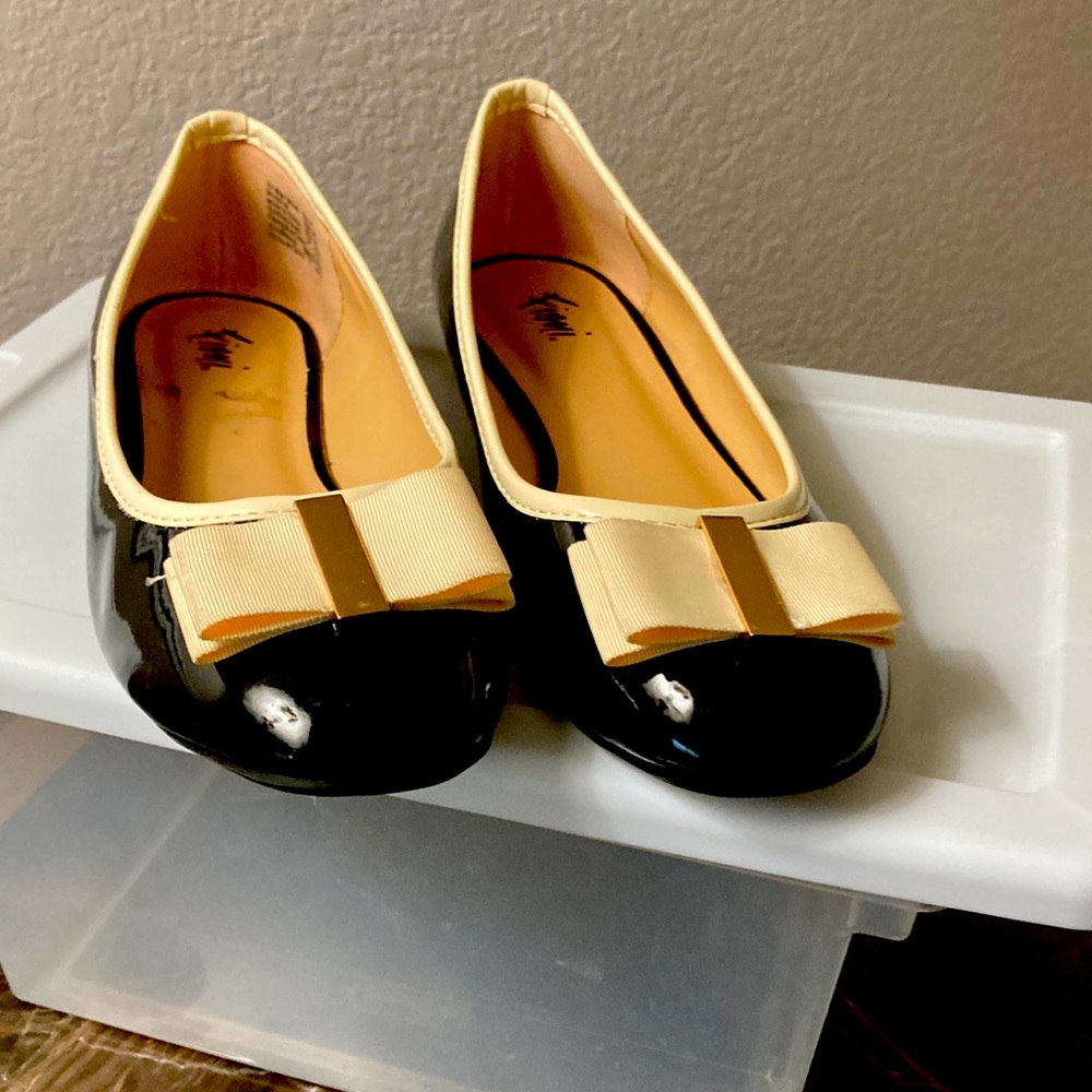 Dressy flat shoes